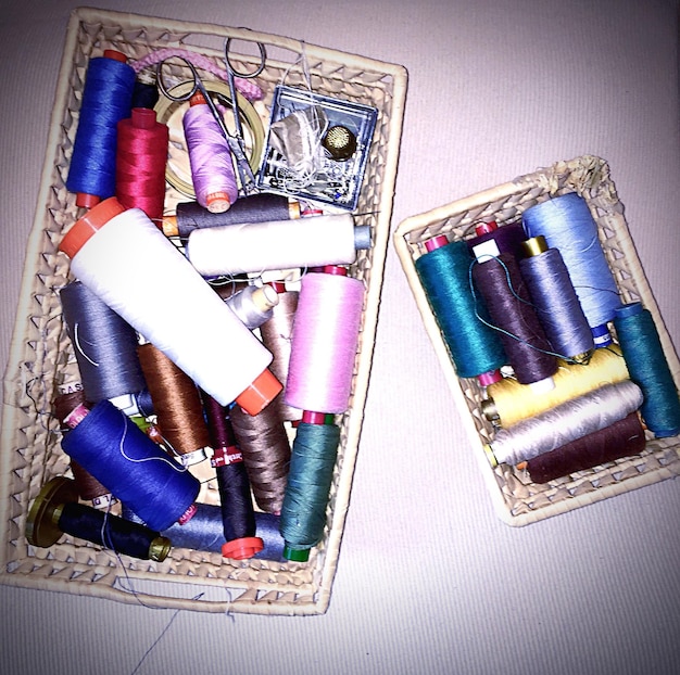 Zawartość pudełka z haftem